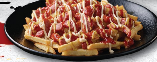 Salchipapas con salsa de tomate y mayonesa casera